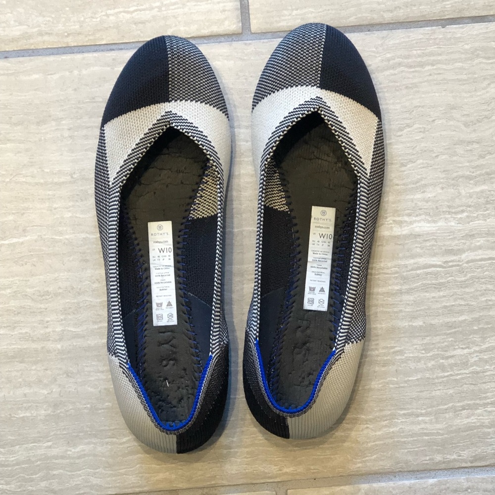 Retired navy blue captoe flats Rothy’s